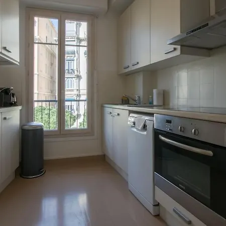 Appartement Spacieux 3 Pieces De Standing Au Centre De *